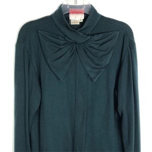 Vintage Oscar de la Renta green long sleeve button top 
Size 6
Great condition